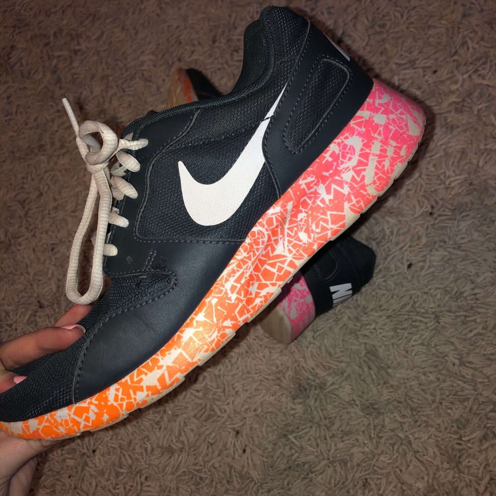 Nike Thea
